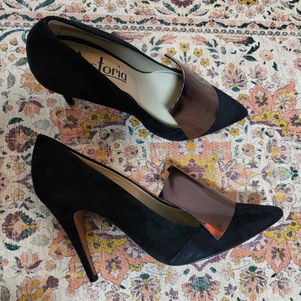 ASTORIA Black Suede Pumps - Picture 8 of 10